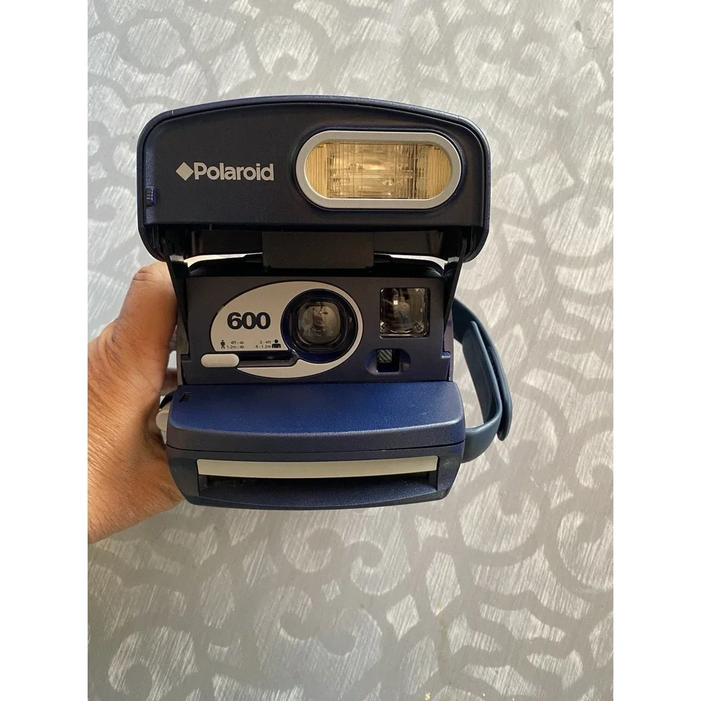 Polaroid Vintage OneStep AutoFocus 600 Instant Camera With Case